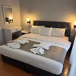 Otel Galley Port 2*